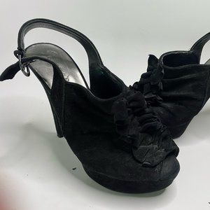 Black GUESS platform pumps heels.